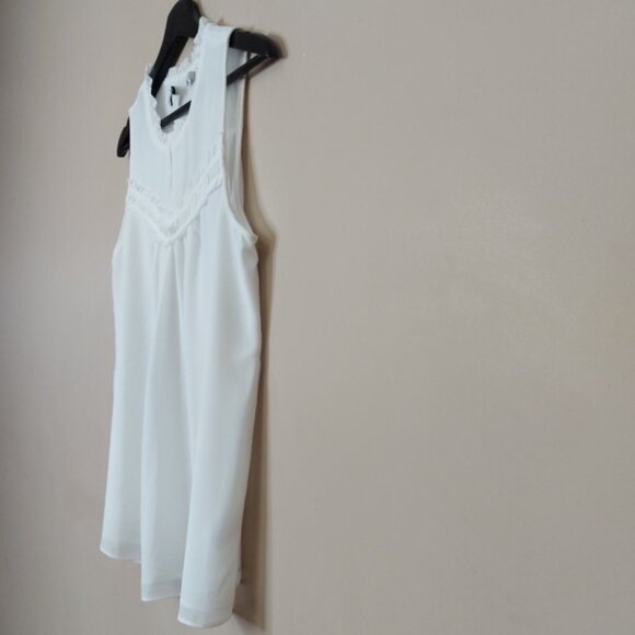 Naked Zebra White sleeveless blouse with ruffle detail at the neckline medium - Picture 3 of 7